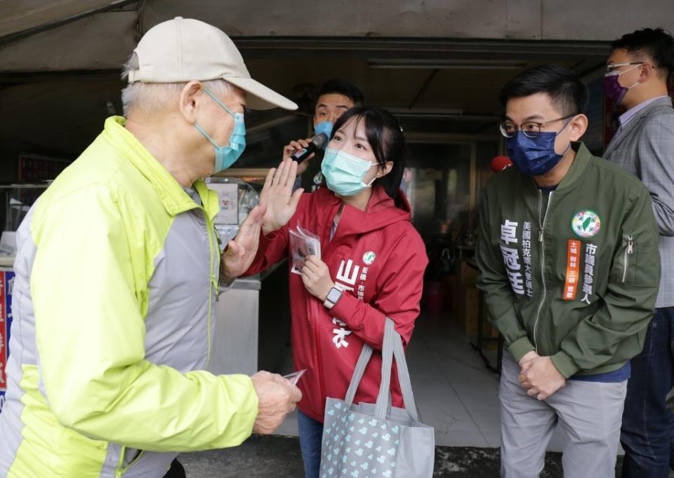 《圖說》山田摩衣爭取參選勤耕耘基層。〈山田摩衣提供〉