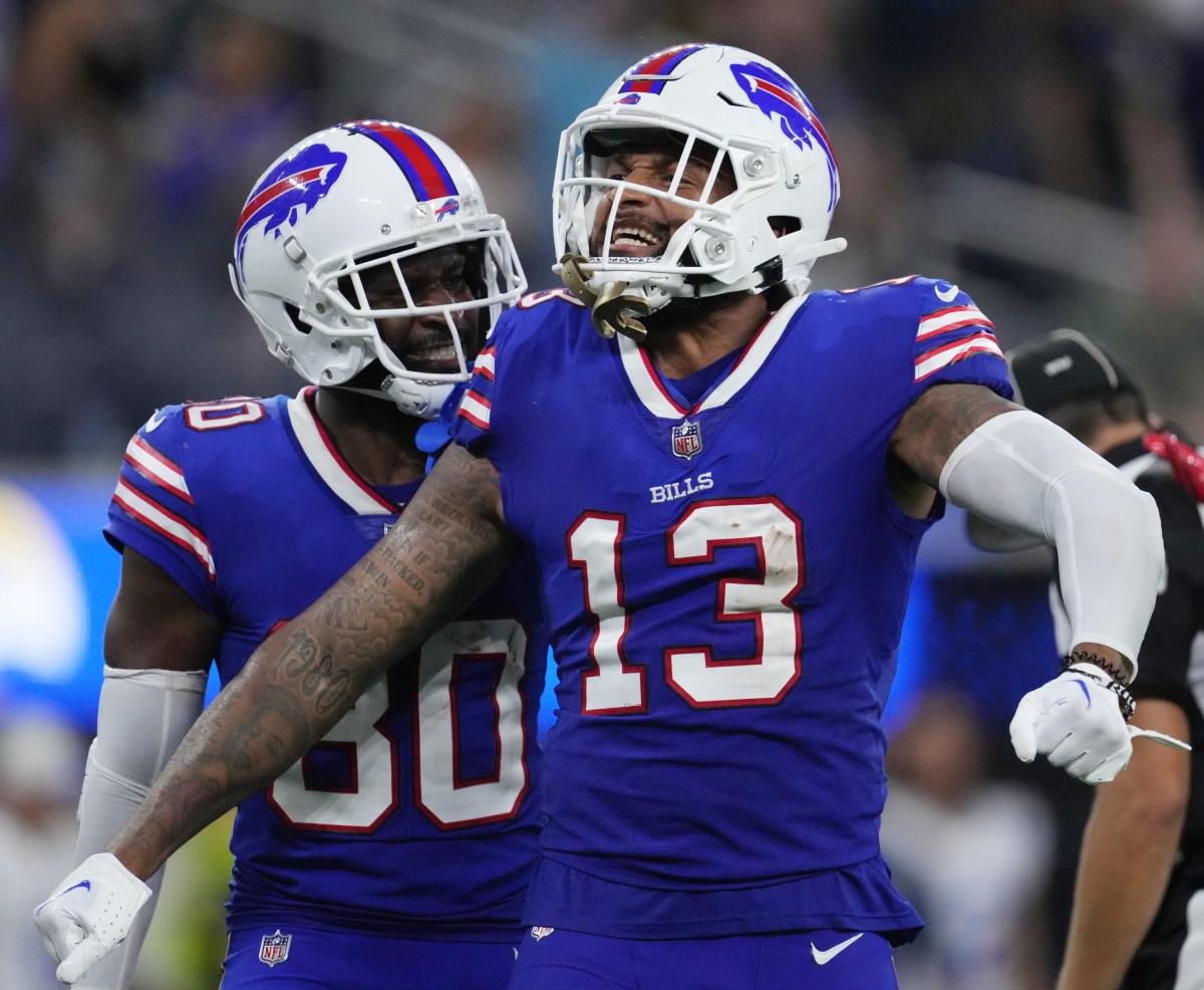 Defending champion Rams humbled by Bills in opening rout 