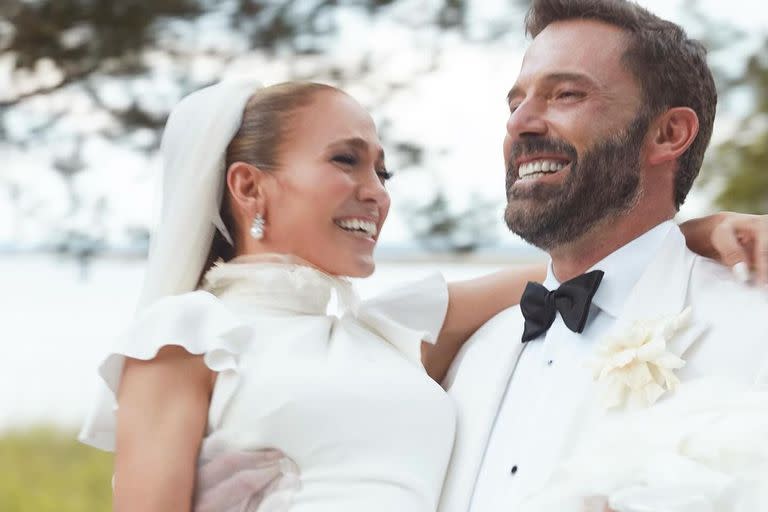 Jennifer Lopez y Ben Affleck celebraron el primer aniversario de casados con fotos inéditas de su matrimonio