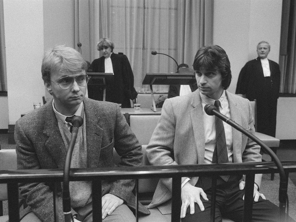 Holleeder (right) with Cor van Hout during their kidnapping trial in 1987 (Creative commons/Holleeder family)