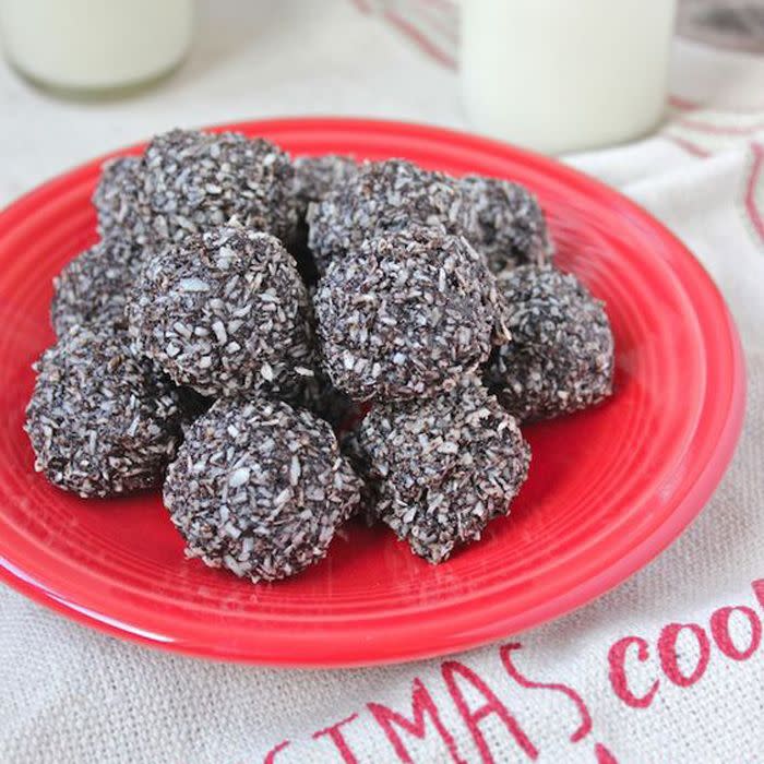 Chocolate and Peppermint No-Bake Macaroons