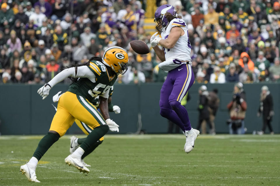 Minnesota Vikings tight end T.J. Hockenson (87) cannot catch a pass during the second half of an NFL football game against the Green Bay Packers, Sunday, Oct. 29, 2023, in Green Bay, Wis. (AP Photo/Morry Gash)