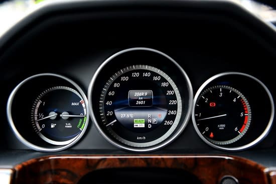 photo 15: Mercedes-Benz E300 BlueTEC Hybrid，尷尬的跨世代系統
