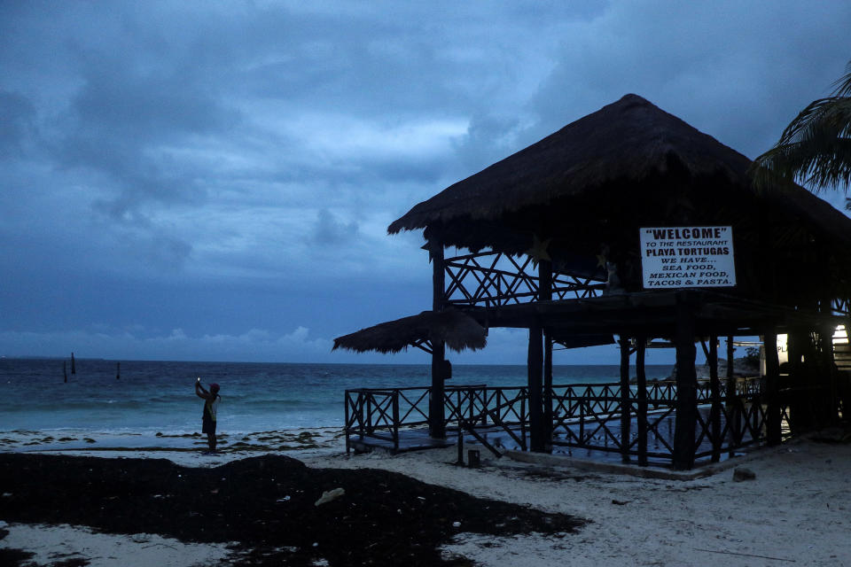 Image: Hurricane Delta approaches Cancun (Jorge Delgado / Reuters)