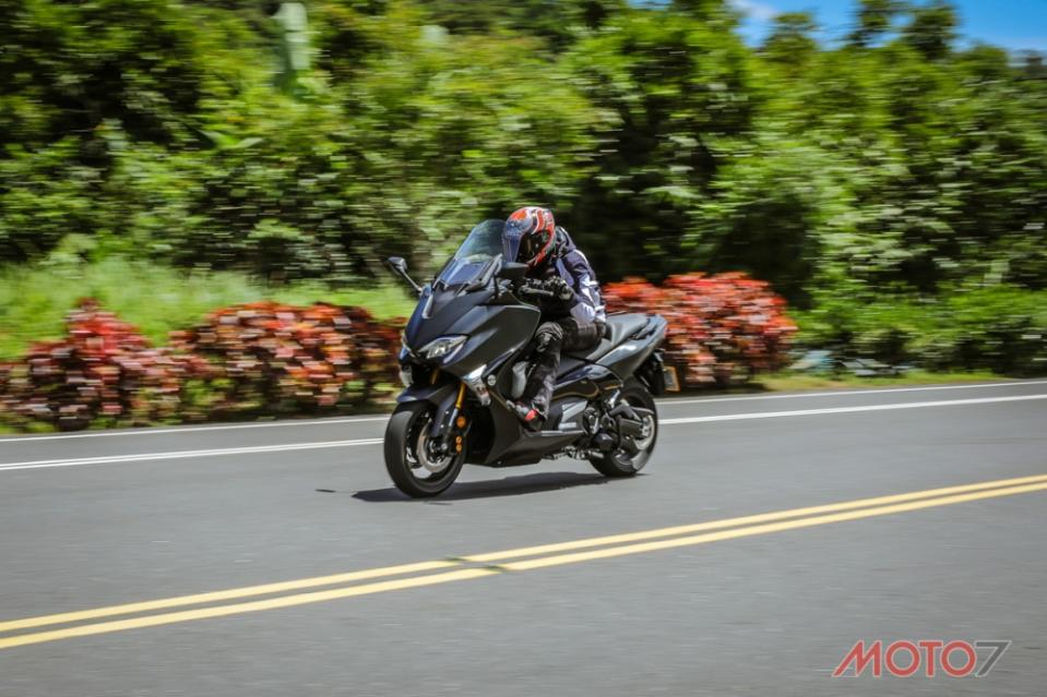 TMAX在0-100km/h的加速表現小輸AK550。