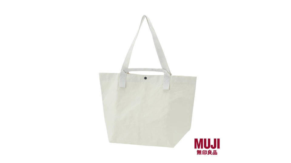 MUJI Polypropylene Sheet Tote. (Photo: Shopee SG)