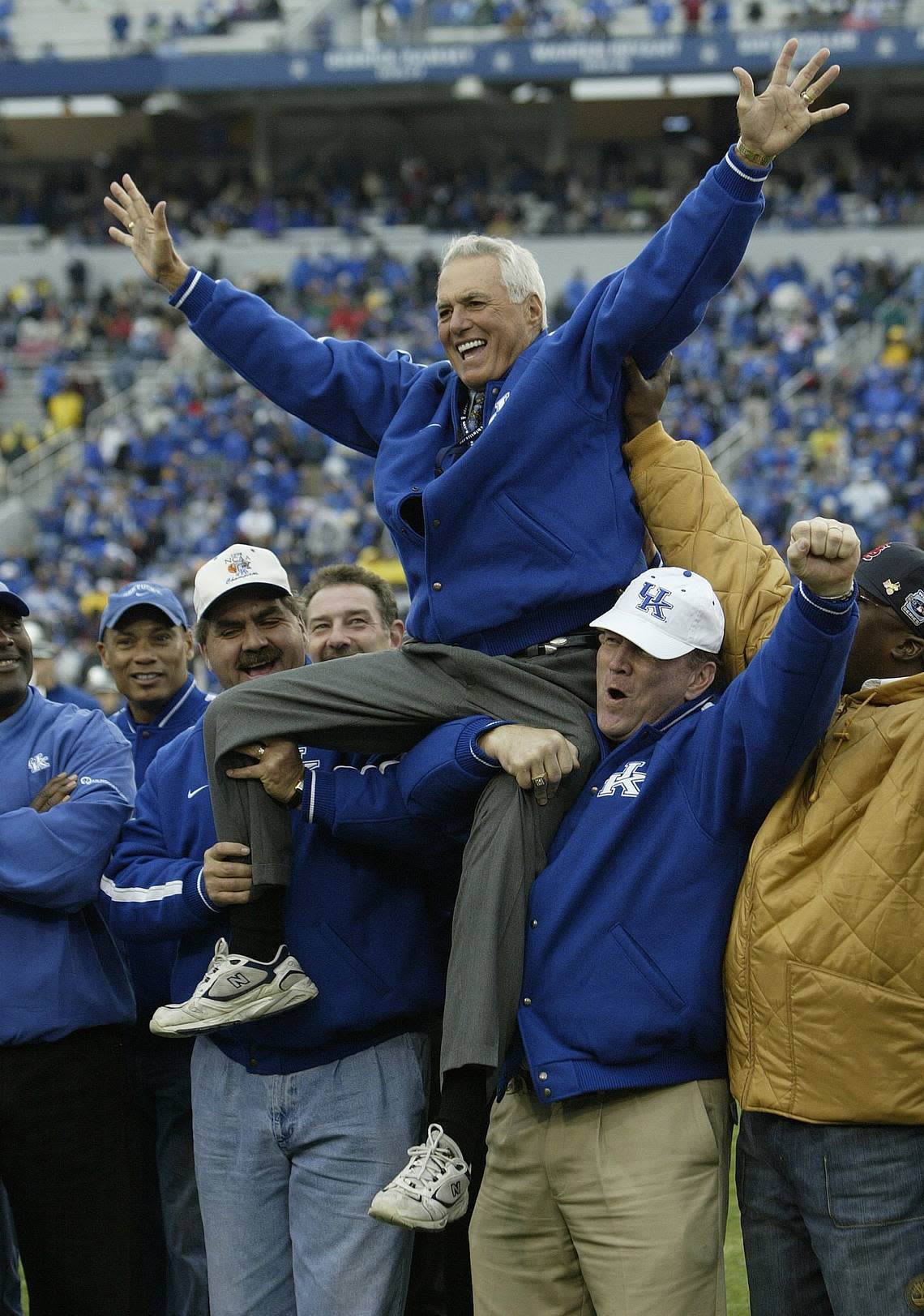 Former Kentucky coach Fran Curci gets a lift from his 1976 Peach Bowl championship team during UK’s game against Vanderbilt on Nov. 11, 2006, in Lexington.