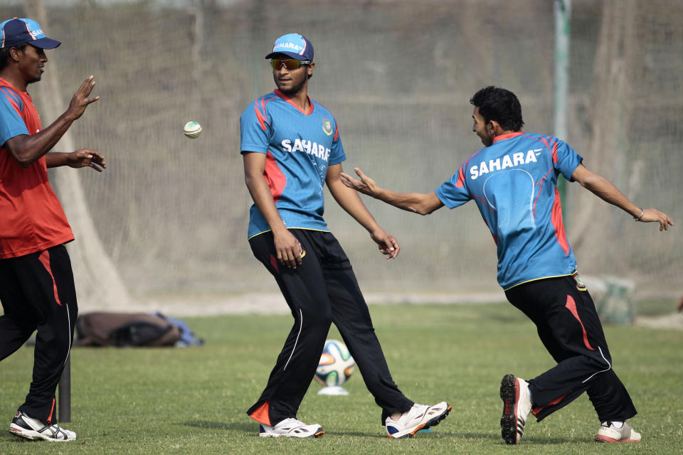 Bangladesh’s Shakib Al Hasan, center, Nasir Hossain, right, and Rubel Hossain play with a ball during a practice session ahead of the Asia Cup tournament in Dhaka, Bangladesh, Monday, Feb. 24, 2014. Pakistan plays Sri Lanka in the opening match of the five nation one day cricket event that begins Tuesday. (AP Photo/A.M. Ahad)