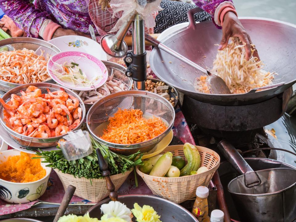 thai pad thai floating market