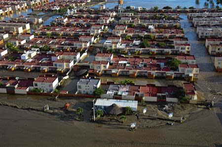 An aerial view of a flooded neighbourhood is seen in Acapulco September 17, 2013. REUTERS/Stringer