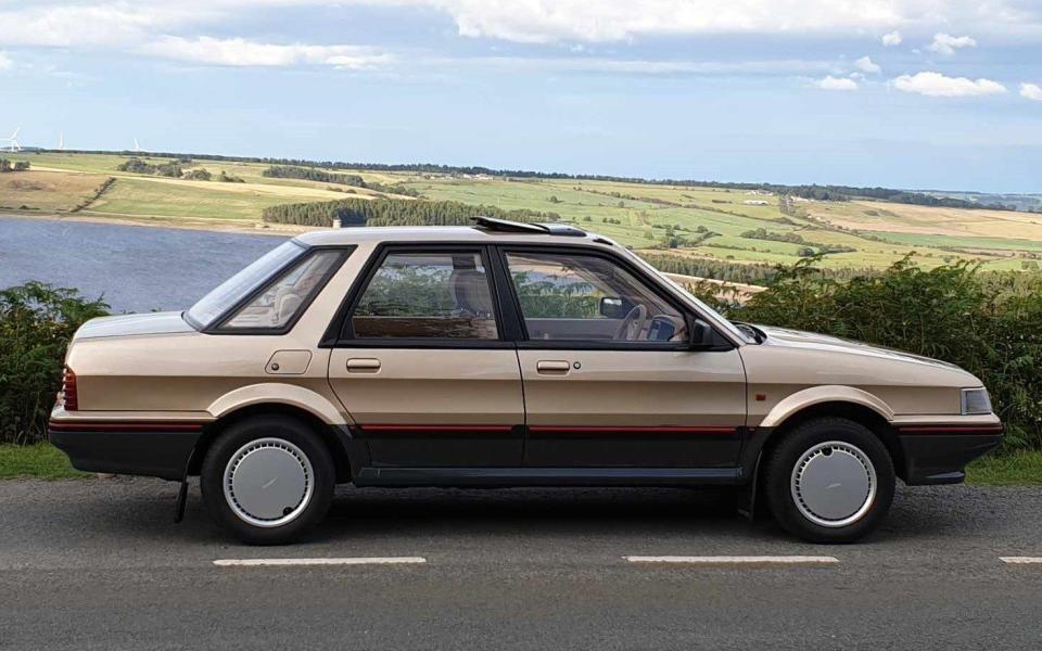 British Leyland designers hoped that buyers would prefer the tapered shape offered by a traditional boot to the hatchback rear area of the Ford Sierra