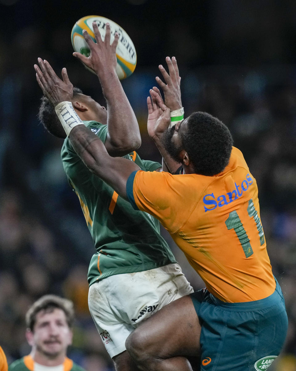 South Africa's Canan Moodie, left, and Australia's Marika Koroibete compete to catch the ball during the second Rugby Championship test match between the Wallabies and the Springboks in Sydney, Australia, Saturday, Sept. 3, 2022. (AP Photo/Mark Baker)