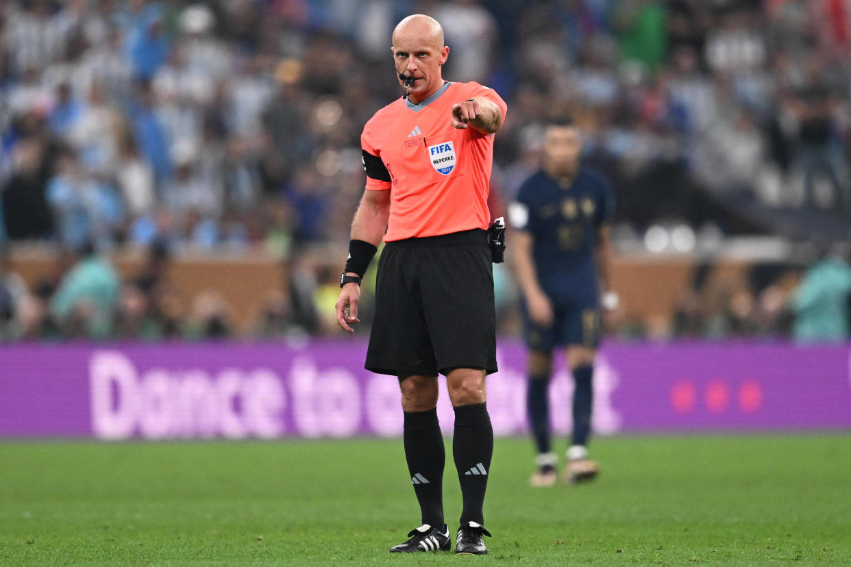 L’arbitre polonais Szymon Marciniak, ici officiant lors de la finale de la Coupe du monde Argentine-France, au nord de Doha au Qatar, le 18 décembre 2022.