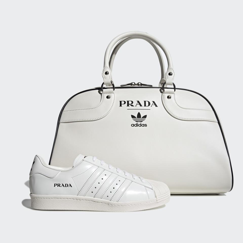 Prada for adidas 保齡球包採用優質的小牛皮所製成，配有可拆卸的尼龍肩背帶