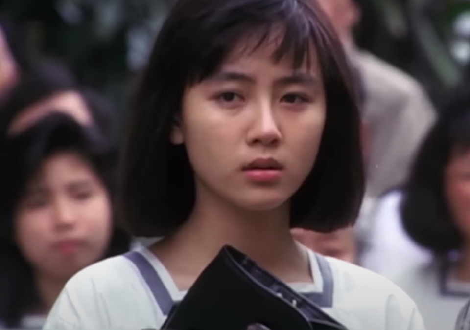 喺1988年嘅《學校風雲》，袁潔瑩被除剩內衣嘅一幕成為話題。