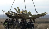 A crane transports a piece of the Malaysia Airlines flight MH17 wreckage at the site of the plane crash near the village of Hrabove (Grabovo) in Donetsk region, eastern Ukraine November 20, 2014. REUTERS/Antonio Bronic