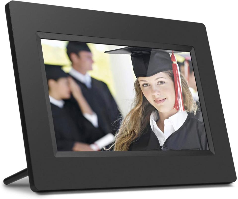 Aluratek 7-Inch LCD Digital Photo Frame, cool office supplies