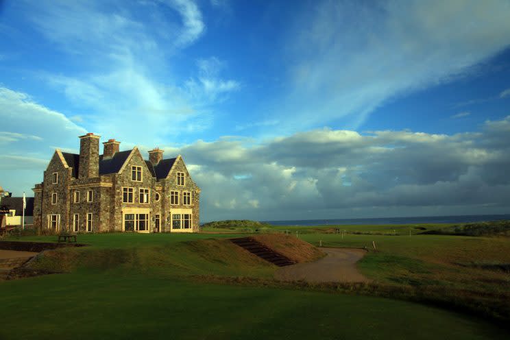 The par 4, 18th hole and the lodge and clubhouse at Doonbeg Golf Club on August 18, 2010 in Doonbeg, Co Clare, Republic of Ireland.  (Photo: David Cannon/Getty Images)