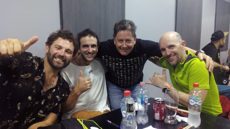 Fede (primo de Juan Pablo), Juan Pablo, Carlos Garranzo y Sergi Mingote, en Santiago de Chile en 2020