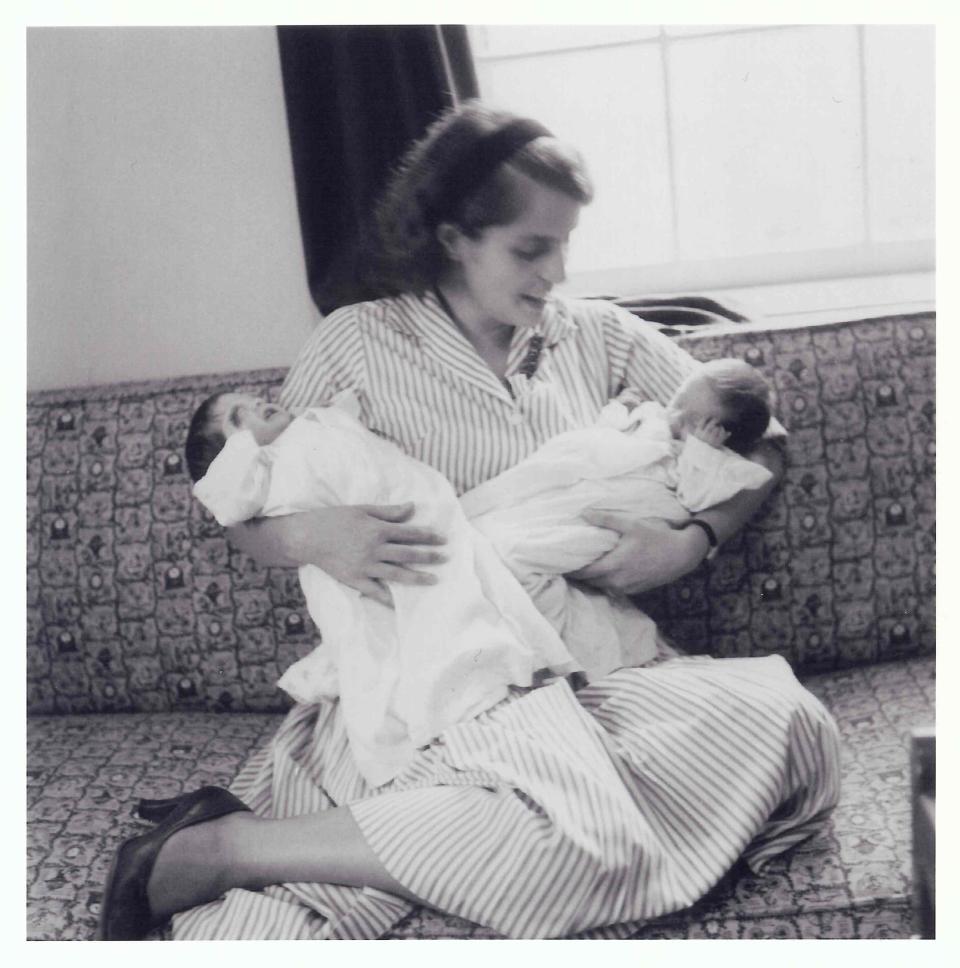 Madeleine Albright with her twin daughters, Anne and Alice, in 1960.