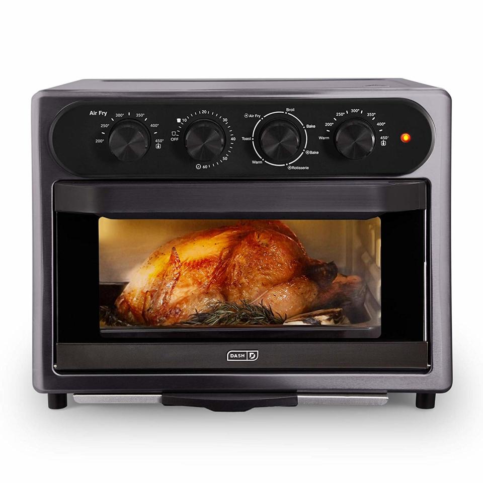 Dual thermostats ensure your meals are heated evenly. (Photo: Amazon)