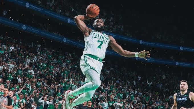 波士頓塞爾提克布朗（Jaylen Brown）灌籃。（圖／翻攝自塞爾提克隊官方X）