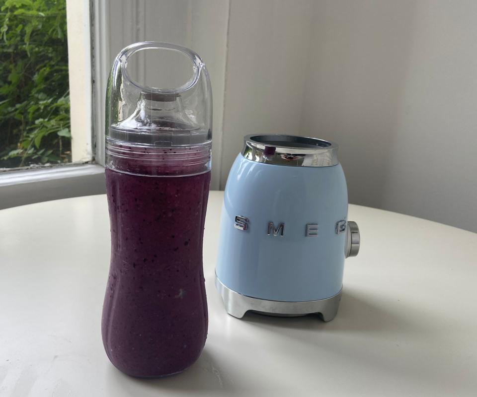 Smeg personal blender smoothie