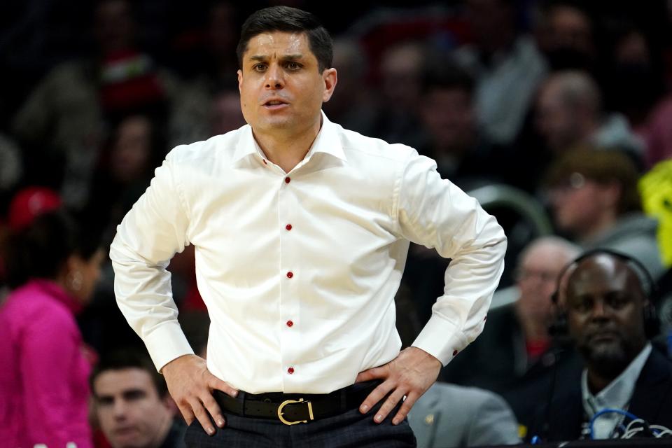 Cincinnati Bearcats head coach Wes Miller instructs the team in the first half of an NCAA basketball game against the Temple Owls, Sunday, Feb. 20, 2022, at Fifth Third Arena in Cincinnati. 