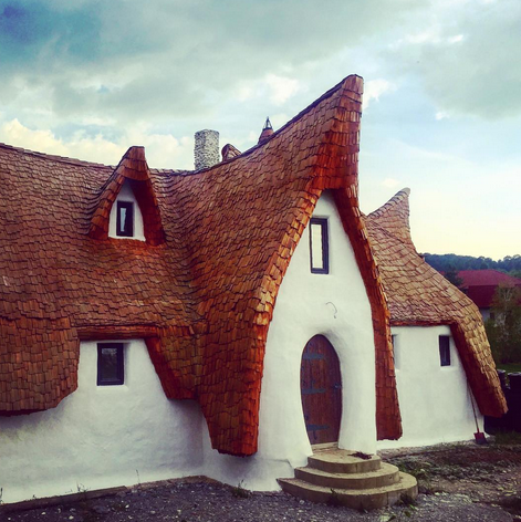 La idea original. Todo nació por el sueño de Razvan y Gabriela Vasile, una pareja de rumanos que luego de vender su casa, cerca de Bucarest, se instaló en este valle para comenzar una nueva vida. Foto: instagram.com/rarespulbere