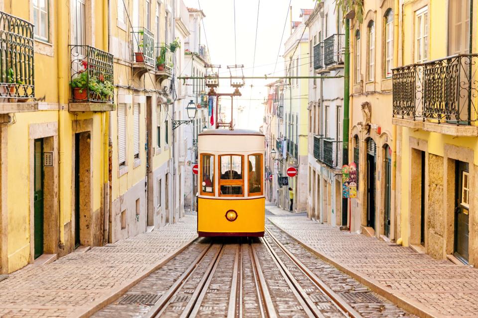 Die alte Straßenbahn in Lissabon ist legendär. (Bild: Getty Images)