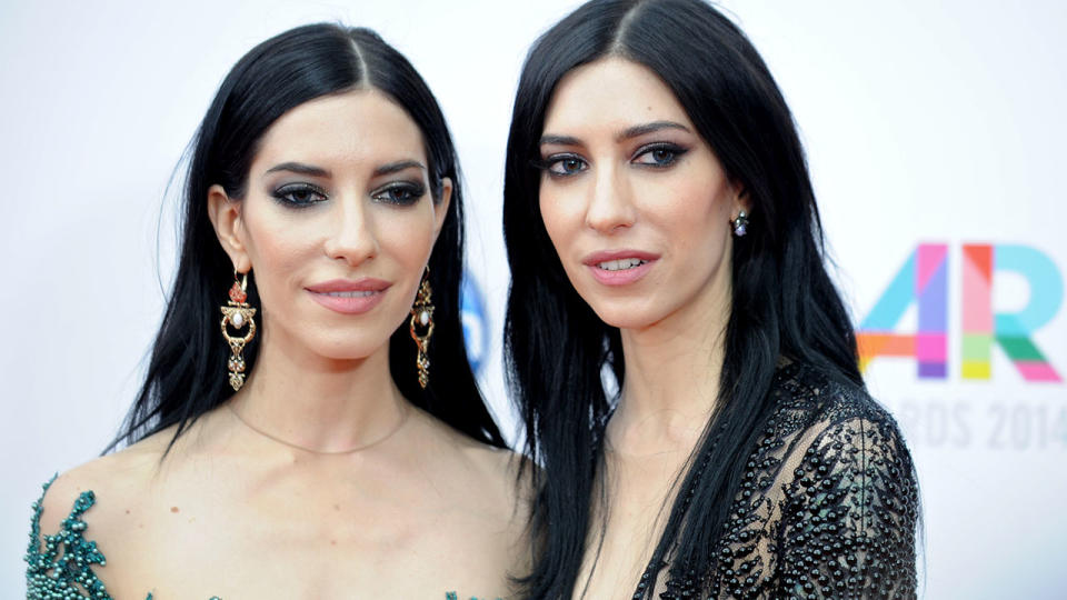 Lisa (left) and Jessica Origliasso of the The Veronicas were kicked off a Qantas plane following an argument. Source: AAP