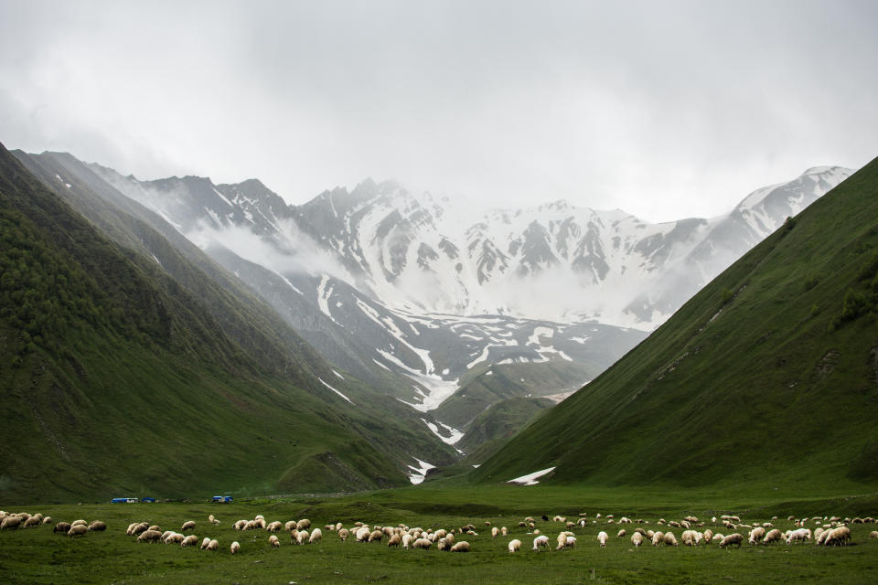 Eine malerische Aussicht auf die Berge in Resi, Georgien. - Copyright: Temo Berishvili via Getty Images