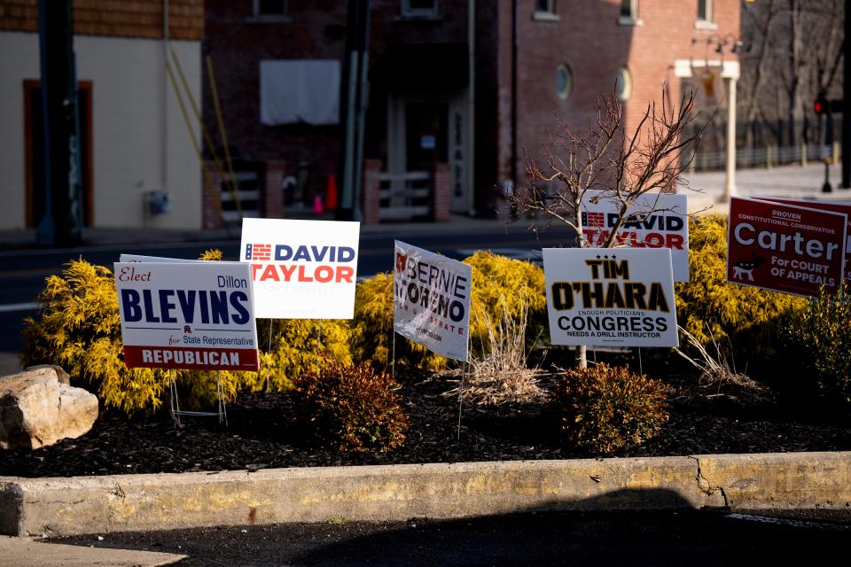 Signs placed in the median outside the Batavia Courthouse in Batavia.