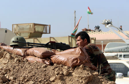 Kurdish Peshmerga fighter takes his position during battle with Islamic State near Abu Jarboa village, Iraq October 31, 2016. REUTERS/Azad Lashkari