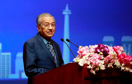 FILE PHOTO: Malaysian Prime Minister Mahathir Mohamad gives a speech at Chulalongkorn University, in Bangkok, Thailand October 25, 2018. REUTERS/Soe Zeya Tun