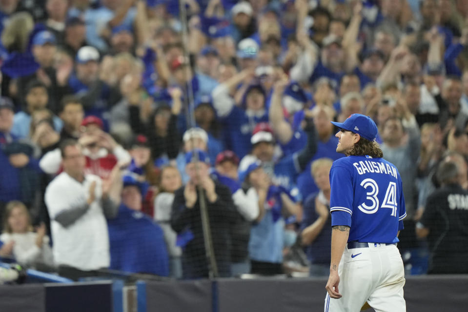 Toronto Blue Jays starting pitcher Kevin Gausman (34) receives a standing ovation as he leaves in the sixth inning of Game 2 of a baseball AL wild-card playoff series against the Seattle Mariners, Saturday, Oct. 8, 2022, in Toronto. (Frank Gunn/The Canadian Press via AP)