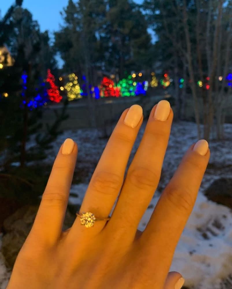 Courtney Robertson's engagement ring | Courtney Robertson/ Instagram