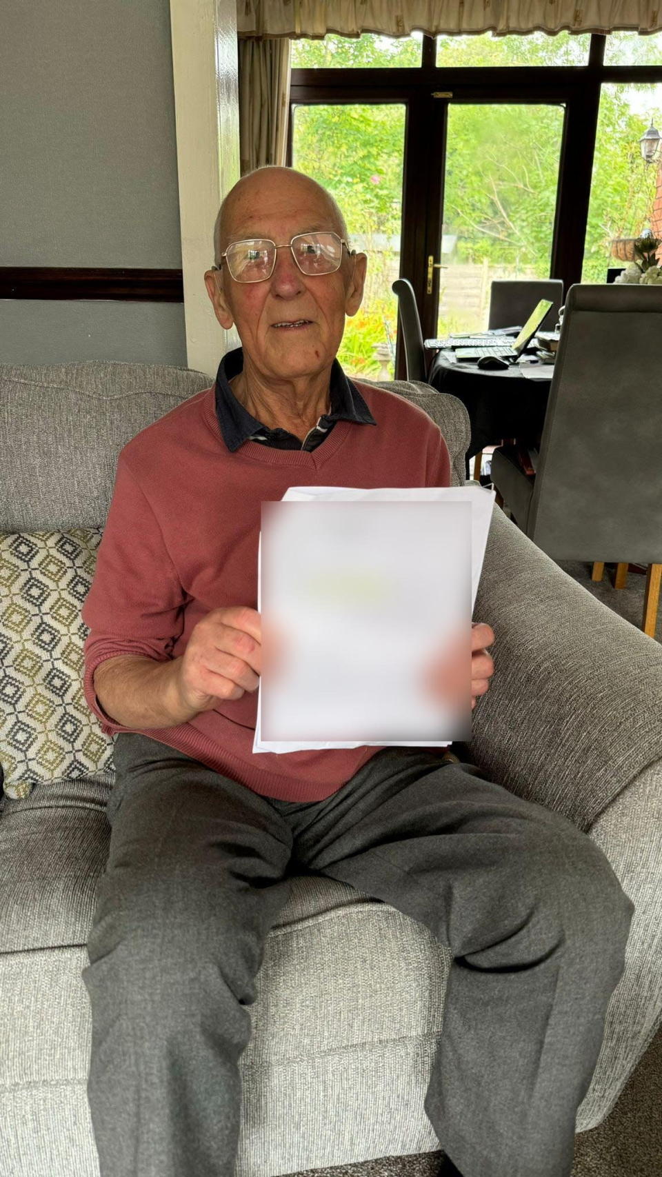 Hibbert, 85, went shopping at Middleton Shopping Centre in Middleton, Greater Manchester, and paid the 50p parking fee using three 20p coins. (SWNS)