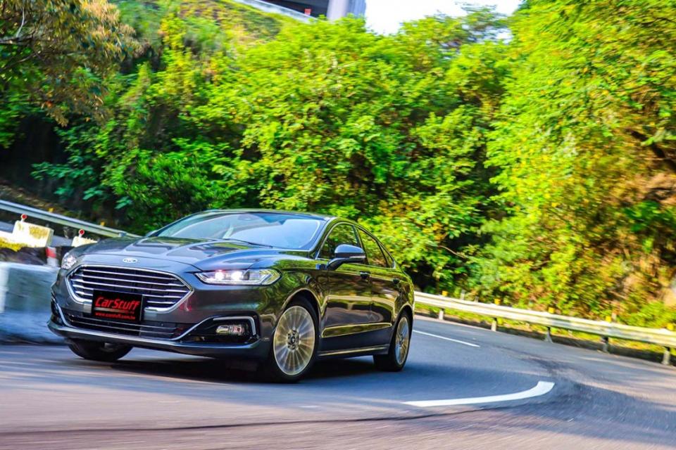 2020-ford-mondeo-sedan