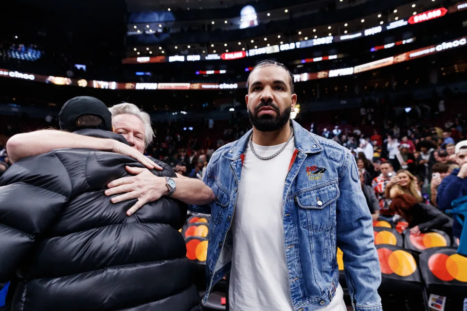 TORONTO, CANADA – NOVEMBER 17: Rapper Drake leaves the court after the NBA In-Season Tournament game between the Toronto Raptors and the Boston Celtics at Scotiabank Arena on November 17, 2023 in Toronto, Canada.