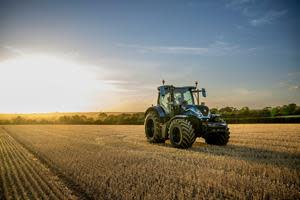 New Holland Agriculture T7 LNG Tractor