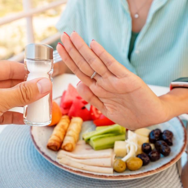 The One Type Of Seasoning Experts Say No One Should Be Cooking With Anymore  Because It Causes Weight Gain And Inflammation