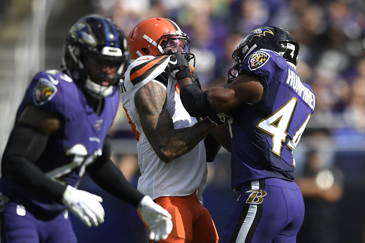 Baltimore Ravens cornerback Marlon Humphrey (44) warms up before