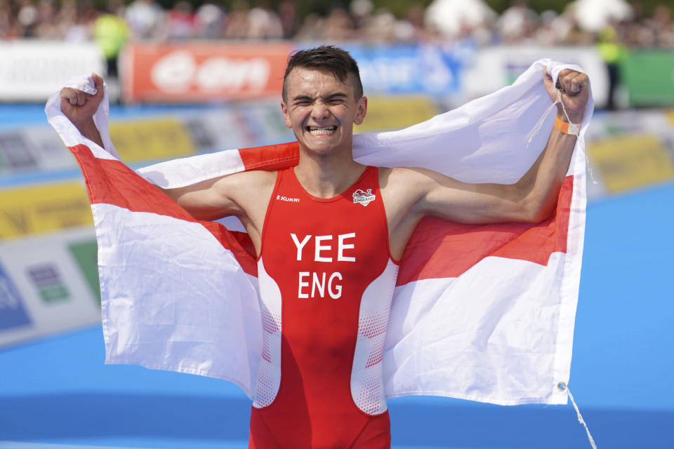 England's Alex Yee celebrates after winning the Men's Individual (Sprint Distance) Final at Sutton Park on day one of the 2022 Commonwealth Games in Birmingham, England Friday July 29, 2022. (David Davies/PA via AP)