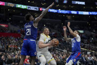 Utah Jazz forward Kenneth Lofton Jr. (34) drives to the basket against Los Angeles Clippers guards Kobe Brown (21) and Xavier Moon (22) during the second half of an NBA basketball game in Los Angeles, Friday, April 12, 2024. (AP Photo/Eric Thayer)