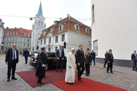 Pope Francis and Latvian President Raimonds Vejonis attend a welcoming ceremony at the Presidential Palace in Riga, Latvia, during the second leg of Pope Francis' trip to the Baltic states September 24, 2018. Vatican Media/Handout via REUTERS THIS IMAGE HAS BEEN SUPPLIED BY A THIRD PARTY