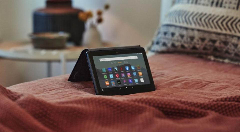 Amazon acaba de lanzar una versión completamente renovada de su tableta Fire mejor valorada y ya está en oferta por 45 dólares