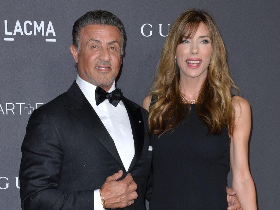 Bei Sylvester Stallone und seiner Frau Jennifer Flavin ist alles wieder in Butter. Das Paar zeigt sich sehr verliebt im Italien-Urlaub. (Bild: Featureflash Photo Agency/Shutterstock)