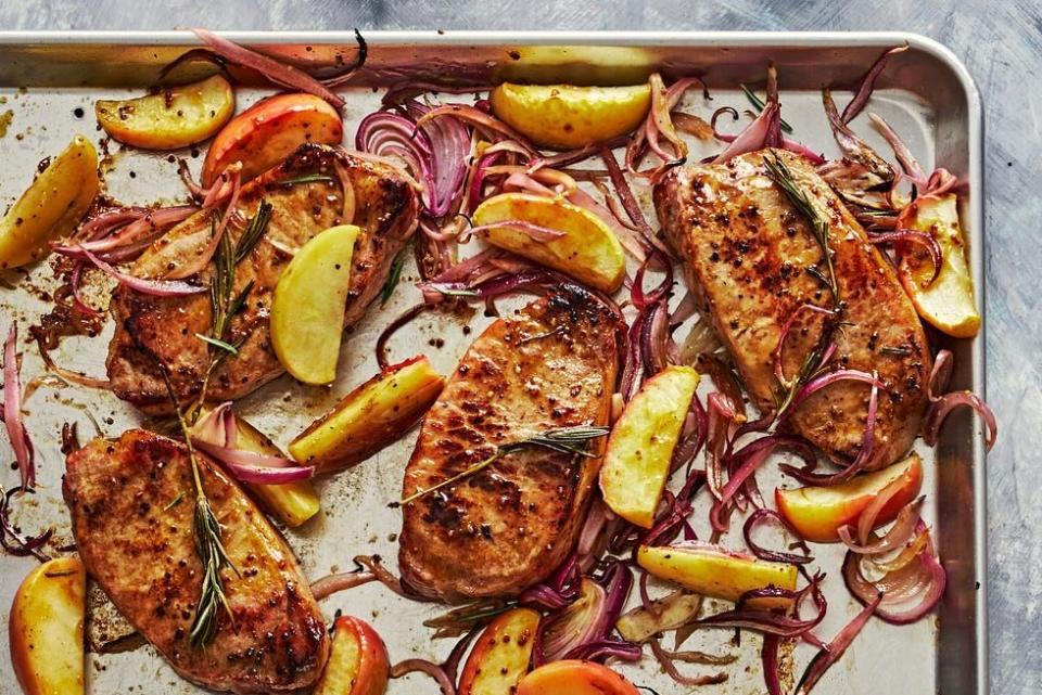 sheet pan pork chops with apples