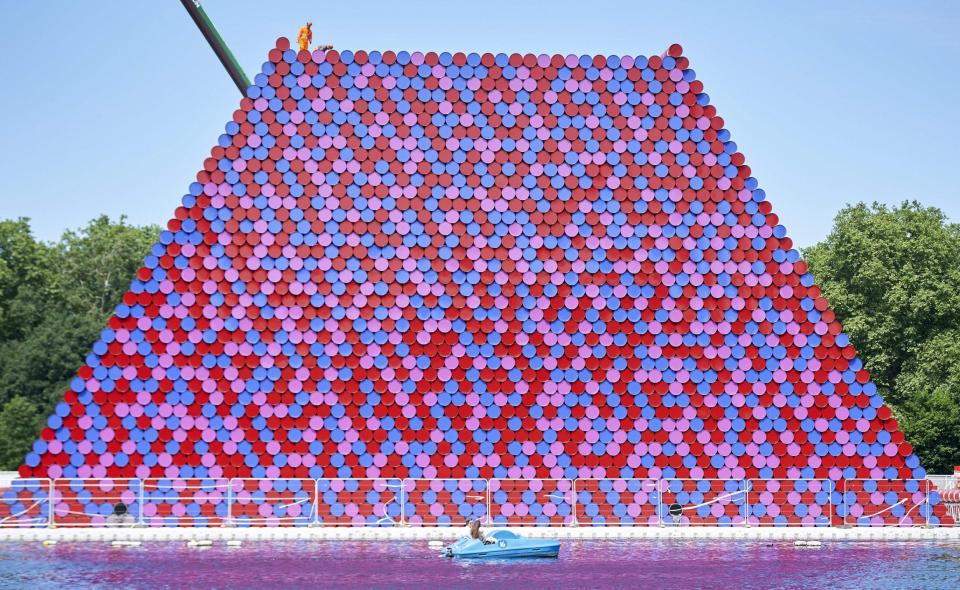 The Mastaba, made up of more than 7,000 stacked barrels, on the Serpentine in Hyde Park - NIKLAS HALLE'N/ AFP